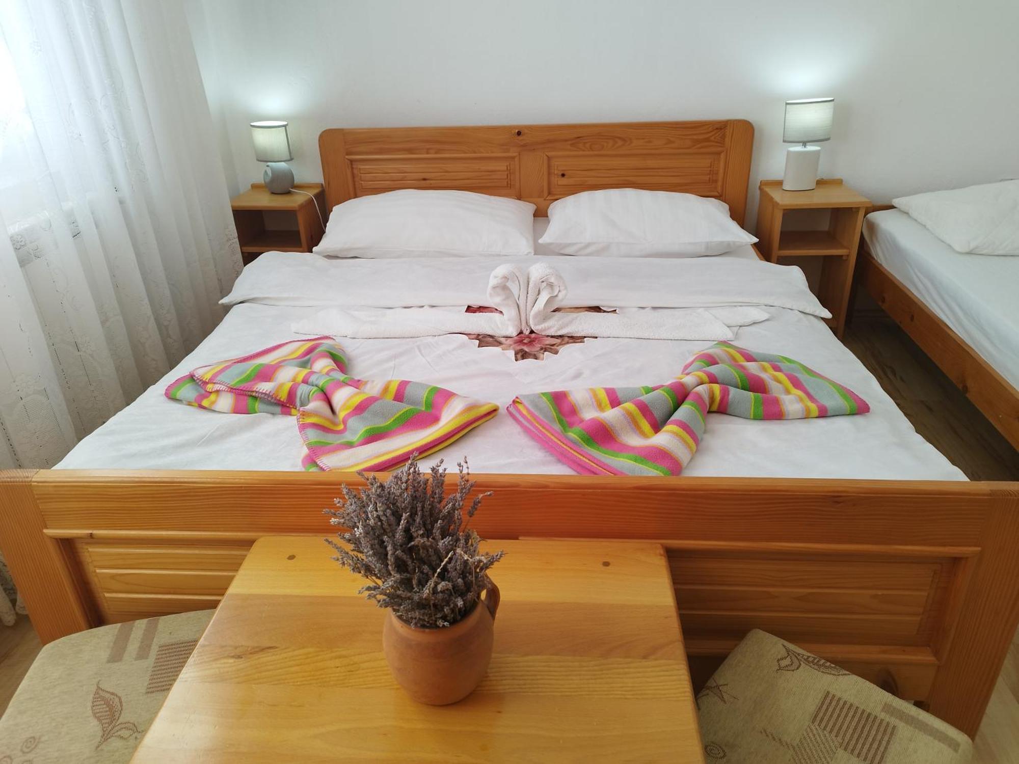 Apartmans Martha Karlobag Buitenkant foto